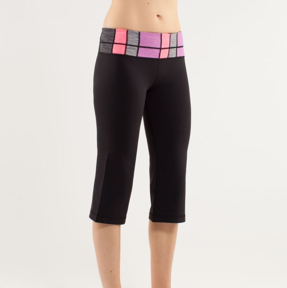 Lululemon Reversible Groove Crop Black / Quilting Spring 17 Size 4 19"